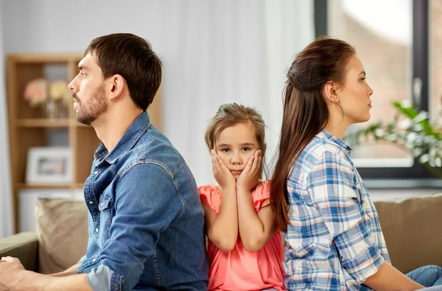 daughter sitting between her parents arguing